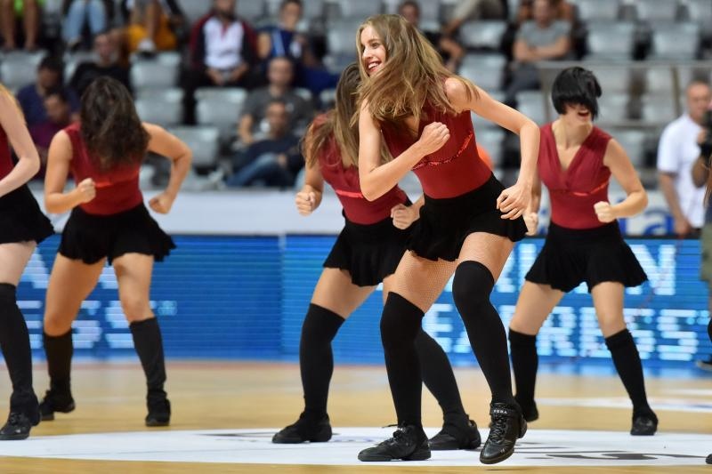 ZDBT 2016: Ljubljanske Zmajčice zabavljaju publiku tijekom prekida utakmice Fenerbahce – Lokomotiv Kuban.  Photo: Dino Stanin/PIXSELL