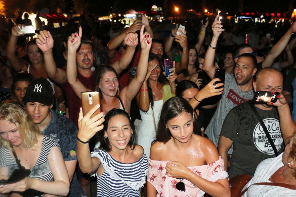 S Alenom Islamovićem po pljusku pjevalo šest tisuća Virana