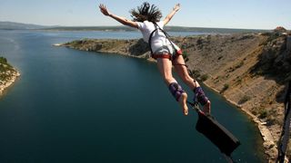 28.6.2014., Maslenica – Gimnasticar Marijo Moznik otvorio je sezonu bungee skokova s Maslenickog mosta. On je izveo dvostruki salto s uronom u more. Photo: Dino Stanin/PIXSELL