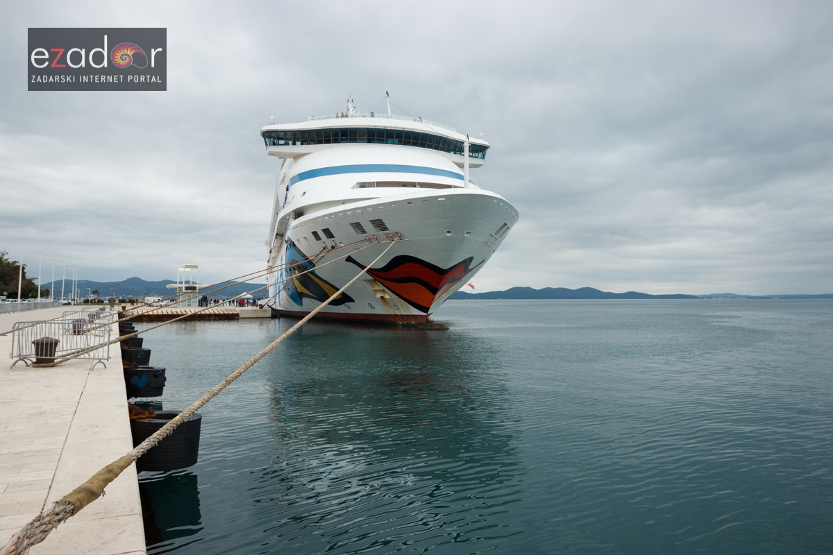 Đir po gradu, utorak 20. ožujka 2018. Kruzer Aida Aura