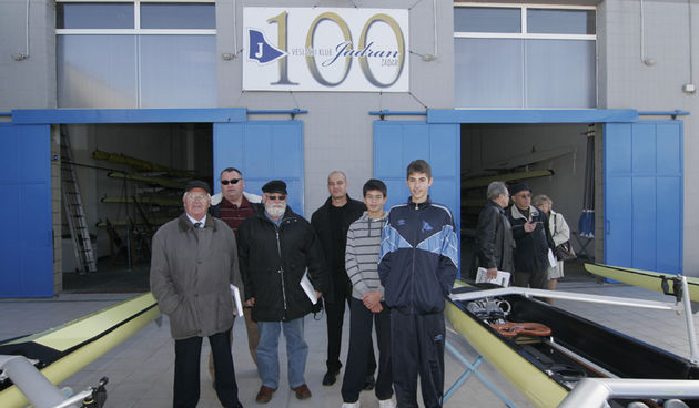 Članovi obitelji Žuvanić s Premude koji već više od 50 godina obogaćuju zadarsko veslanje