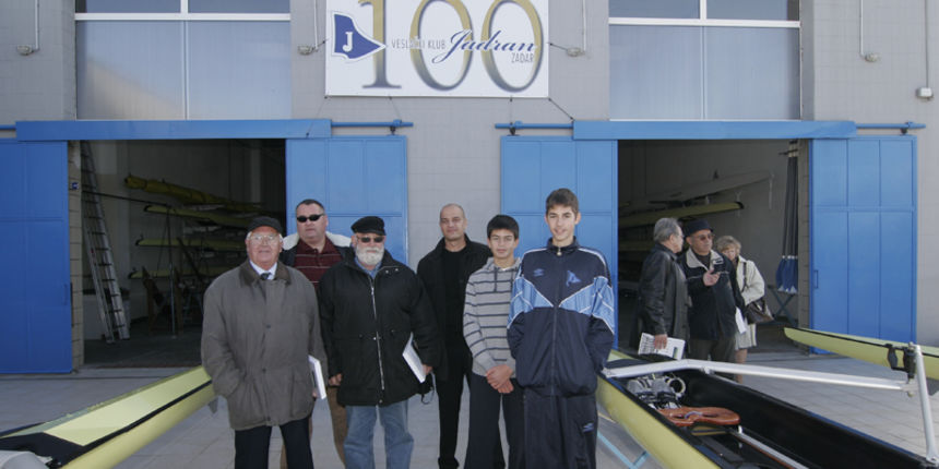 Članovi obitelji Žuvanić s Premude koji već više od 50 godina obogaćuju zadarsko veslanje Članovi obitelji Žuvanić s Premude koji već više od 50 godina obogaćuju zadarsko veslanje