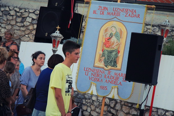 Proslava blagdana Velike Gospe: središnja večernja misa i procesija ulicama Belafuže Proslava blagdana Velike Gospe: središnja večernja misa i procesija ulicama Belafuže
