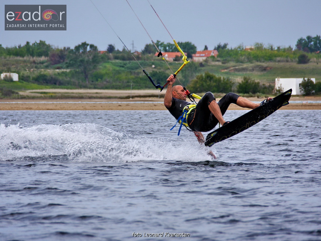 Kiteri guštali u refulima ninske bure Kiteri guštali u refulima ninske bure