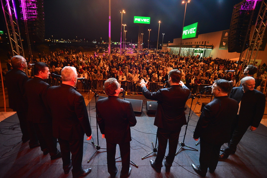 Otvorenje Peveca uz Mladena Grdovića i Klapu Intrade Otvorenje Peveca uz Mladena Grdovića i Klapu Intrade