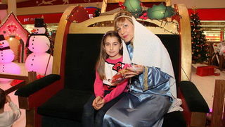 Sv. Luce razveselila mališane u Supernova centru, Foto: Iva Perinčić Sv. Luce razveselila mališane u Supernova centru, Foto: Iva Perinčić