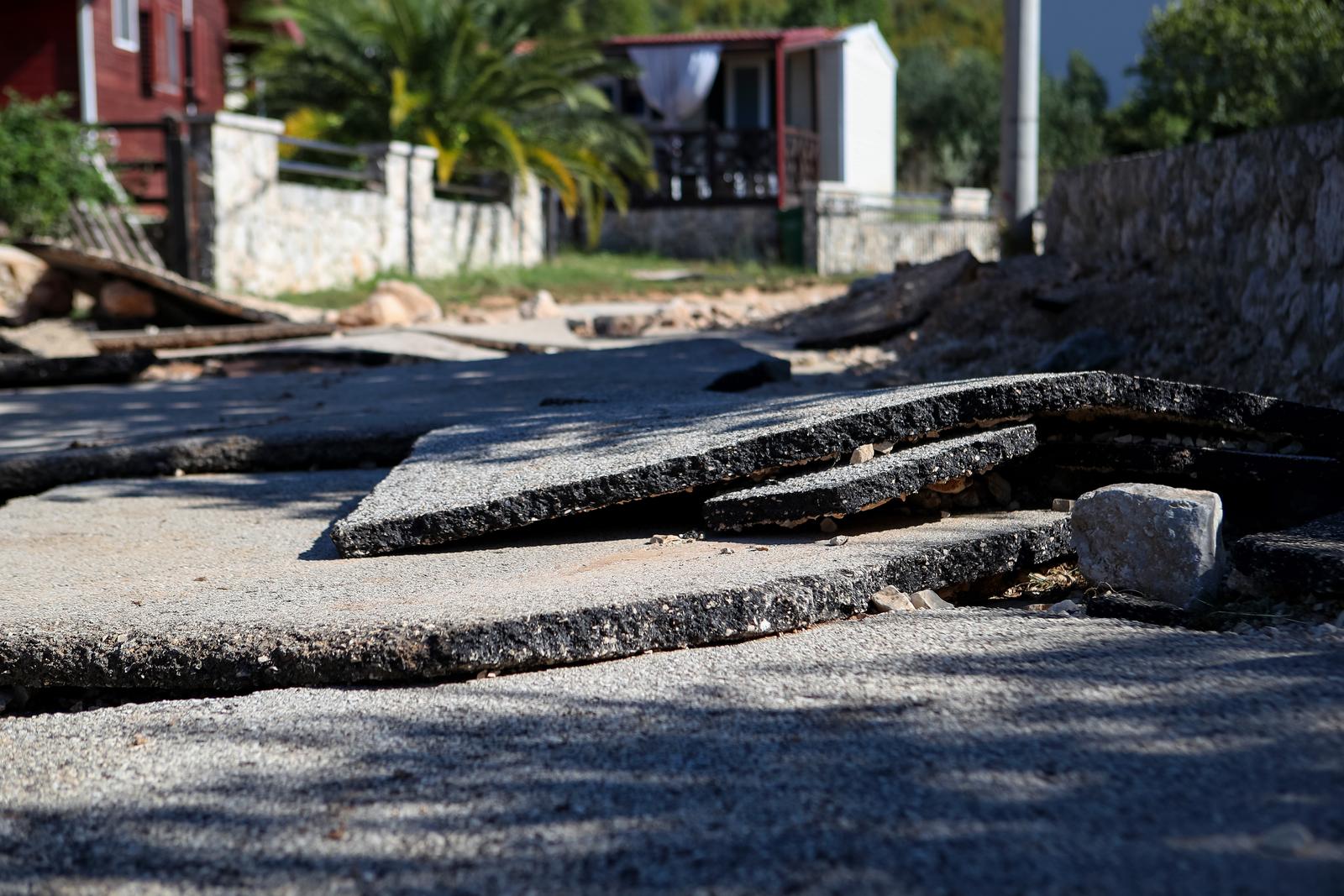 Katastrofalne posljedice bujične poplave u Mekoj Dragi Katastrofalne posljedice bujične poplave u Mekoj Dragi