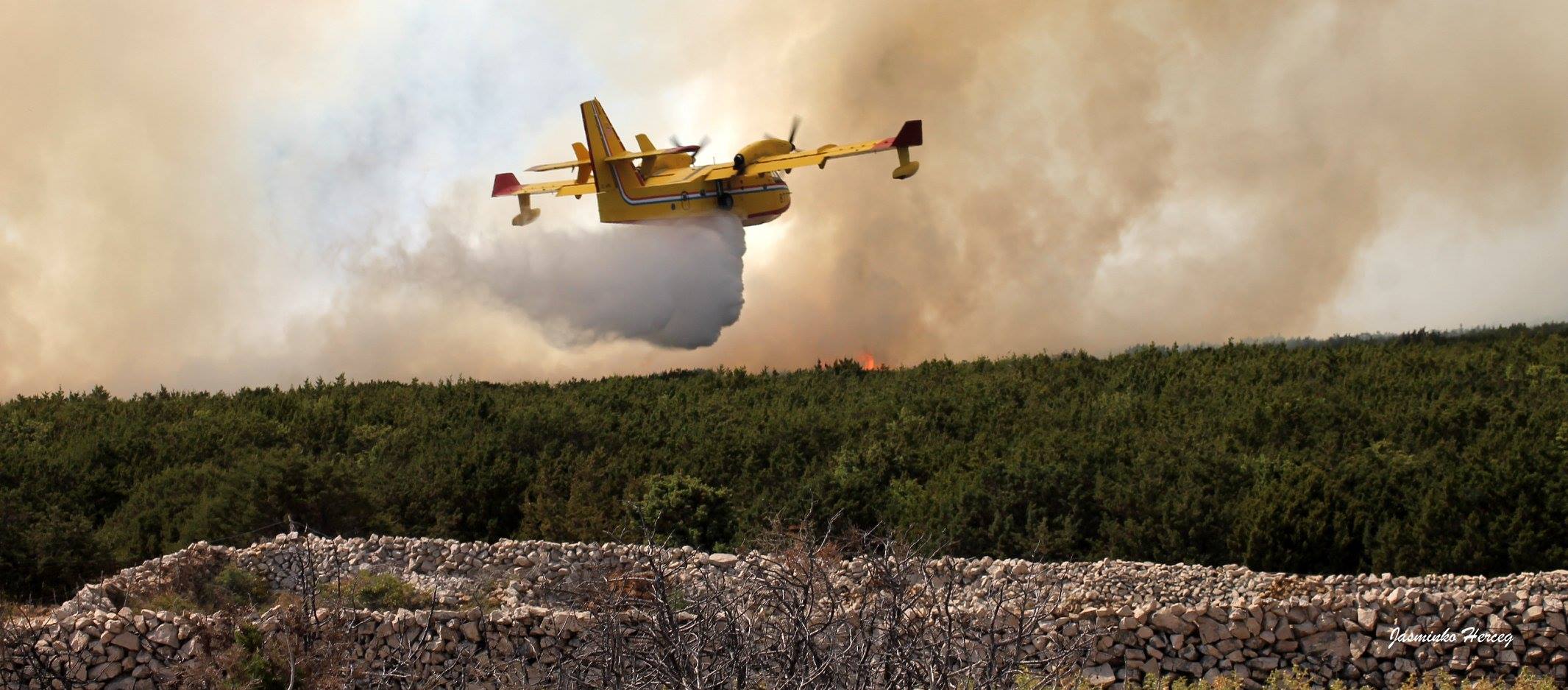 Lokaliziran požar kod Košljuna na otoku Pagu Lokaliziran požar kod Košljuna na otoku Pagu