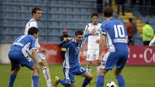 Varazdin, 080510.
Na gradskom stadionu u Varazdinu igra se 29. kolo prve HNL izmedju Varteksa i Zadra. Varteks je pobjedio 1:0 pogotkom Matije Smrekara.
Na slici: Matija Smrekar.
Foto: Zeljko Hajdinjak / CROPIX