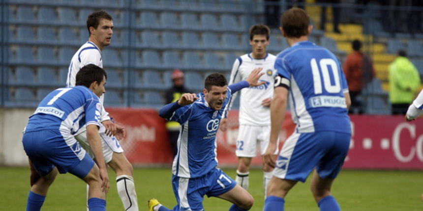 Varazdin, 080510.
Na gradskom stadionu u Varazdinu igra se 29. kolo prve HNL izmedju Varteksa i Zadra. Varteks je pobjedio 1:0 pogotkom Matije Smrekara.
Na slici: Matija Smrekar.
Foto: Zeljko Hajdinjak / CROPIX Varazdin, 080510.
Na gradskom stadionu u Varazdinu igra se 29. kolo prve HNL izmedju Varteksa i Zadra. Varteks je pobjedio 1:0 pogotkom Matije Smrekara.
Na slici: Matija Smrekar.
Foto: Zeljko Hajdinjak / CROPIX