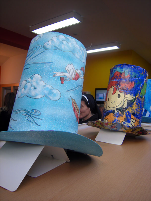 Izložba šešira hrvatskih ilustratora