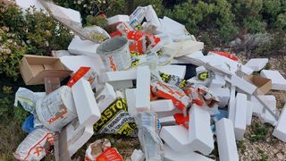 Na Pašmanu ponovno ilegalni otpad, iz Općine traže pomoć u pronalasku počinitelja Na Pašmanu ponovno ilegalni otpad, iz Općine traže pomoć u pronalasku počinitelja