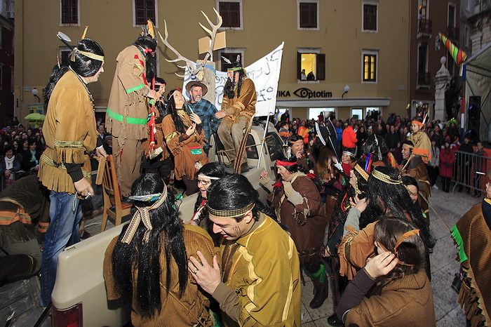 Karneval 2012: Pleme “Crna jama” iz rezervata Stanovi Karneval 2012: Pleme “Crna jama” iz rezervata Stanovi