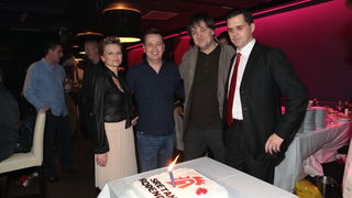 Najslušaniji radio u Hrvatskoj sinoć je u zagrebačkom Green Goldu proslavio 16. rođendan! Uz najbolju domaću glazbu, velika obitelj Narodnog radija priredila je feštu za pamćenje, a rođendansku čestitku uz pjesmu točno u ponoć uputili Tatjana Jurić i Davo Najslušaniji radio u Hrvatskoj sinoć je u zagrebačkom Green Goldu proslavio 16. rođendan! Uz najbolju domaću glazbu, velika obitelj Narodnog radija priredila je feštu za pamćenje, a rođendansku čestitku uz pjesmu točno u ponoć uputili Tatjana Jurić i Davo