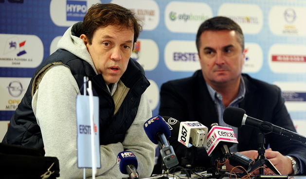 Zadar, 210110. Dvorana Kresimira Cosica. Konferencija za medije na kojoj je direktor kluba Zdenko Micic predstavio novog trenera Danijela Jusupa. Na slici: Danijel Jusup i Zdenko Micic. Foto: Vladimir Ivanov / CROPIX