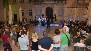 Stihovima i notama slavimo Boga