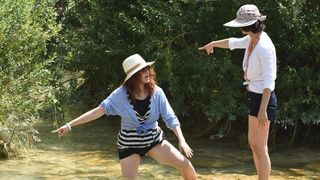 Paklene vrucine i visoke temperature natjerali su domace i strane goste da osvjzenje potraze u NP Krka. Photo: Hrvoje Jelavic/PIXSELL