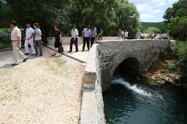 Zadar, 170610.
Danas je Ante Zupan, gradonacelnik Obrovca u pratnji s zupanom Zadarske zupanije Stipom Zrilicem i vise gostiju te zupanijskih duznosnika svecano otvorio vise infrastrukturnih objekata.
Foto: Vladimir Ivanov / CROPIX