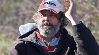 Zadarski performer Enio Mestrovic predstavio projekt “Vrata Zadra” – sjeverni portal. Rijec je o jos jednom performansu, u kojemu se na svoj osebujan nacin Mestrovic osvrnuo na lokalne teme. Photo: Dino Stanin/PIXSELL Zadarski performer Enio Mestrovic predstavio projekt “Vrata Zadra” – sjeverni portal. Rijec je o jos jednom performansu, u kojemu se na svoj osebujan nacin Mestrovic osvrnuo na lokalne teme. Photo: Dino Stanin/PIXSELL