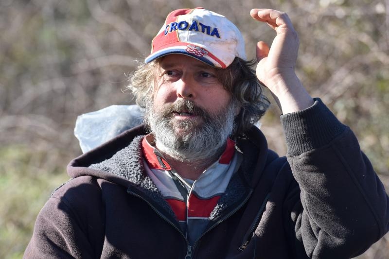 Zadarski performer Enio Mestrovic predstavio projekt “Vrata Zadra” – sjeverni portal. Rijec je o jos jednom performansu, u kojemu se na svoj osebujan nacin Mestrovic osvrnuo na lokalne teme. Photo: Dino Stanin/PIXSELL Zadarski performer Enio Mestrovic predstavio projekt “Vrata Zadra” – sjeverni portal. Rijec je o jos jednom performansu, u kojemu se na svoj osebujan nacin Mestrovic osvrnuo na lokalne teme. Photo: Dino Stanin/PIXSELL