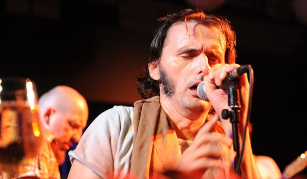 Zadar, 190811
U klubu Arsenal u Zadru Goran Bare i Majke odrzali su promotivni koncert novog albuma Teske boje.
Foto: Andrija Lucic / CROPIX