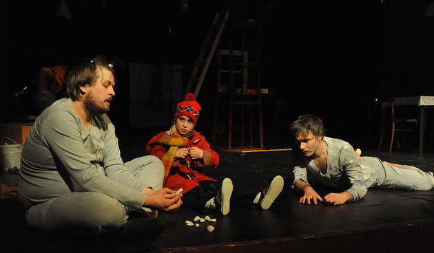 DUBROVNIK, 28.02.2012.
KAZALISTE MARINA DRZICA – SEZONA 2011/2012
OLJA LOZICA – “PRASAC KOJI GLEDA U SUNCE”
REZIJA: OLJA LOZICA
FOTO ZA KATALOG: ZELJKO TUTNJEVIC – 091 764 3782