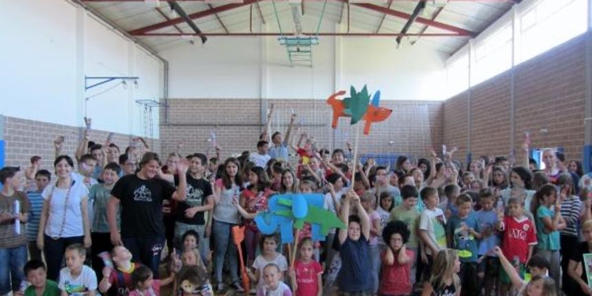 Učenici OŠ V. Nazora u Neviđanima prikupili 3500 kuna za djecu u Burkini Faso, foto: Naši Školji Učenici OŠ V. Nazora u Neviđanima prikupili 3500 kuna za djecu u Burkini Faso, foto: Naši Školji