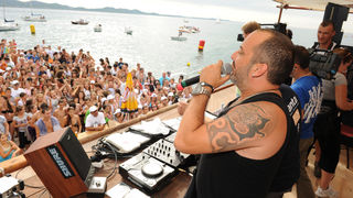 Danas se na zadarskoj rivi cetvrtu godinu za redom odrzava manifestacija Milenijum Jump. Foto : Andrija Lucic / CROPIX