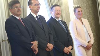 Predsjednik tehnicke Vlade Tihomir Oreskovic primio je predstavnike Europskih sveucilisnih igra Zagreb-Rijeka 2106. Tihomir Oreskovic, Adam Roczek Predsjednik tehnicke Vlade Tihomir Oreskovic primio je predstavnike Europskih sveucilisnih igra Zagreb-Rijeka 2106. Tihomir Oreskovic, Adam Roczek