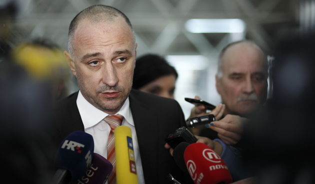 Zagreb, 010213.
Ministar gospodarstva Ivan Vrdoljak sastao se se s predstavnicima sindikata i uprava brodogradilista Brodosplit, Brodotrogir, 3. maj i Uljanik. Tema sastanaka bila je pracenje procesa privatizacije i restrukturiranja brodogradilista.
Na fo