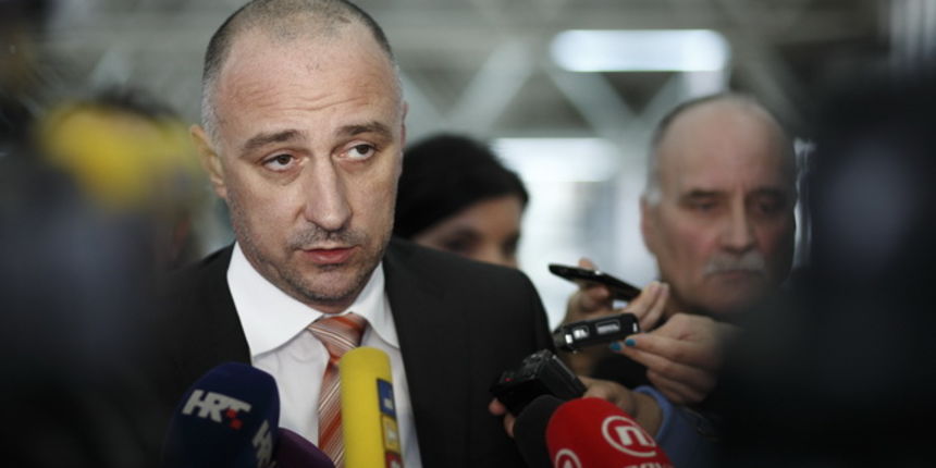 Zagreb, 010213.
Ministar gospodarstva Ivan Vrdoljak sastao se se s predstavnicima sindikata i uprava brodogradilista Brodosplit, Brodotrogir, 3. maj i Uljanik. Tema sastanaka bila je pracenje procesa privatizacije i restrukturiranja brodogradilista.
Na fo Zagreb, 010213.
Ministar gospodarstva Ivan Vrdoljak sastao se se s predstavnicima sindikata i uprava brodogradilista Brodosplit, Brodotrogir, 3. maj i Uljanik. Tema sastanaka bila je pracenje procesa privatizacije i restrukturiranja brodogradilista.
Na fo