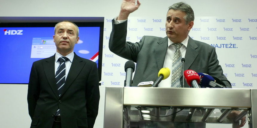 Zagreb, 221012.Sjediste Hrvatske demokratske zajednice, Trg zrtava fasizma 4.Predsjednik HDZ-a Tomislav Karamarkona konferenciji za medije povodom afere ” Prisluskivanje”.Na fotografiji: General Damir Krsticevic i Tomislav Karamarko.Foto: Ronald Gorsi