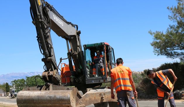 Vir: Radovi na postavljanju javne rasvjete i asfaltiranju prometnica