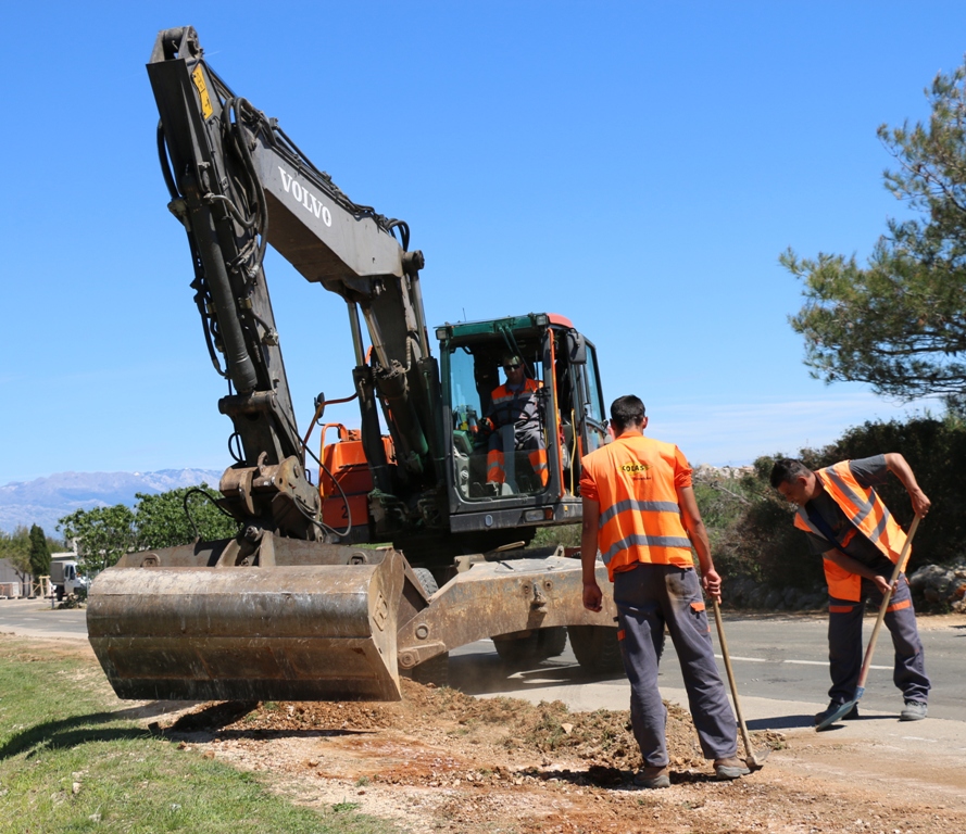 Vir: Radovi na postavljanju javne rasvjete i asfaltiranju prometnica Vir: Radovi na postavljanju javne rasvjete i asfaltiranju prometnica