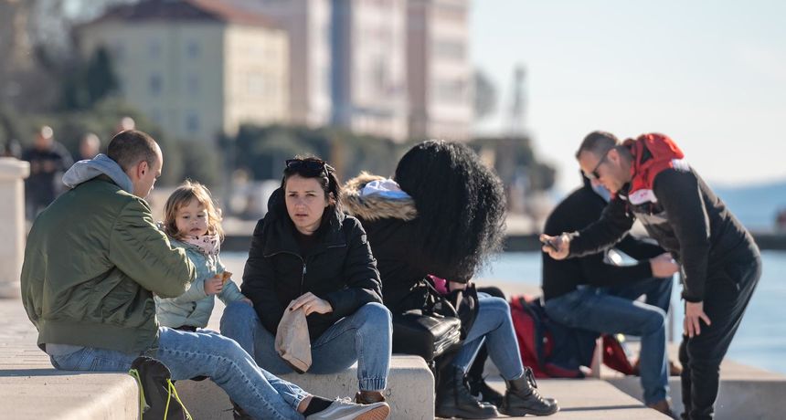 Šetnja gradom na sunčani petak Šetnja gradom na sunčani petak
