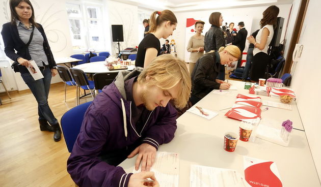 Zagreb, 271112.
Mislavova 10.
Zaklada Ana Rukavina organizira “Dan otvorenih srca” Jubilarna 200.-a akcija upisa u Registar dobrovoljnih darivatelja krvotvornih maticnih stanica odrzat ce se 27. studenog 2012 od 10 do 20h u prostorijama Zaklade u Ulici kn
