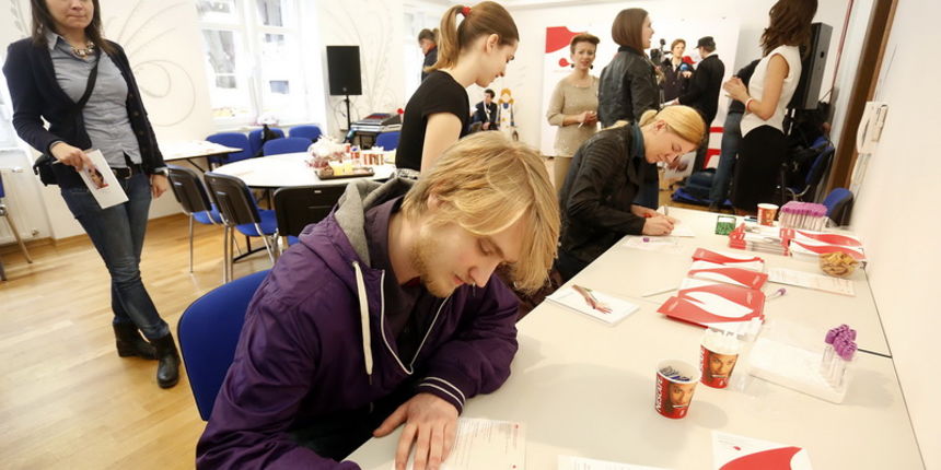 Zagreb, 271112.
Mislavova 10.
Zaklada Ana Rukavina organizira “Dan otvorenih srca” Jubilarna 200.-a akcija upisa u Registar dobrovoljnih darivatelja krvotvornih maticnih stanica odrzat ce se 27. studenog 2012 od 10 do 20h u prostorijama Zaklade u Ulici kn Zagreb, 271112.
Mislavova 10.
Zaklada Ana Rukavina organizira “Dan otvorenih srca” Jubilarna 200.-a akcija upisa u Registar dobrovoljnih darivatelja krvotvornih maticnih stanica odrzat ce se 27. studenog 2012 od 10 do 20h u prostorijama Zaklade u Ulici kn