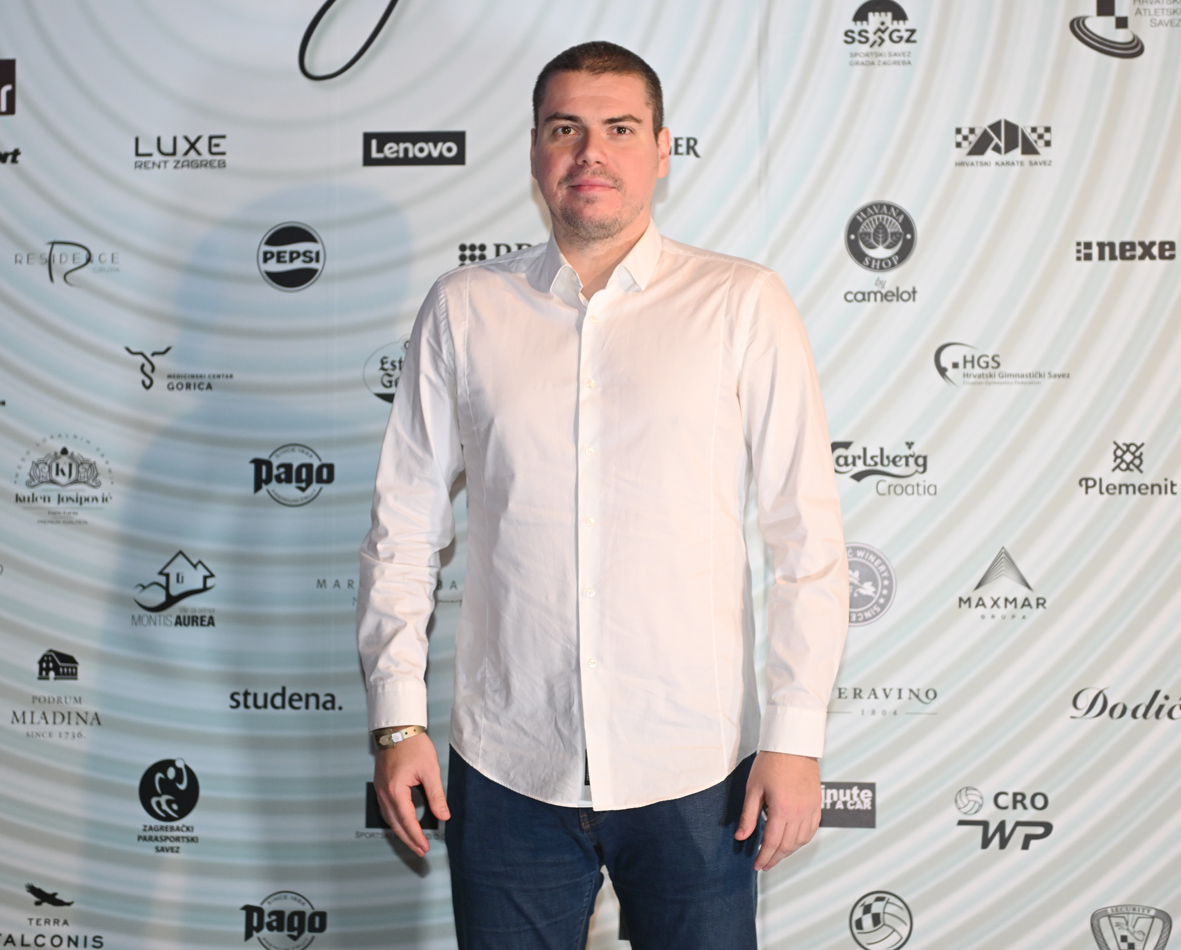 Brojni sportaši, legende i uglednici na proslavi 19. godišnjice emisije sport nedjeljom Brojni sportaši, legende i uglednici na proslavi 19. godišnjice emisije sport nedjeljom