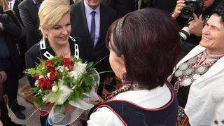 Predsjednica Kolinda Grabar Kitarović položila vijenac i zapalila svijeće za žrtve Škabrnje, Foto: Dino Stanin/PIXSELL