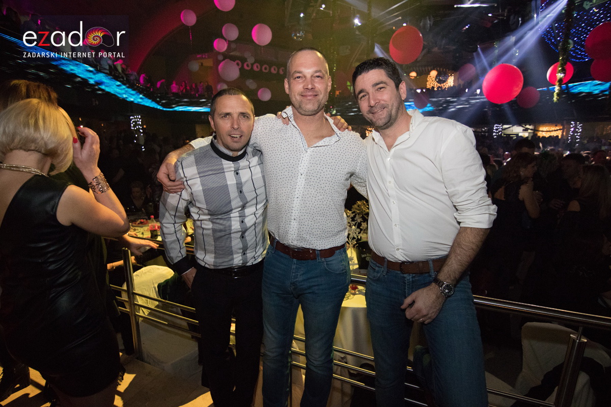 Ludnica u Saturnusu: Najbolji doček u svemiru i šire Ludnica u Saturnusu: Najbolji doček u svemiru i šire