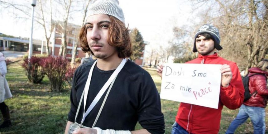 Migranti smjesteni u hotelu Porin prosvjeduju