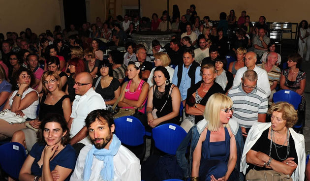 Zadar, 28.07.2011. snimio: Nenad Marčev
HIP HOP – JAZZ
SASKIA LAROO PROJECT (NL-USA-CRO- ITALY)
Saskia Laroo – trumpet, vocal
Warren Byrd – keyboards, vocal
MC Stewlocks Andy Ninvalle – rap, vocal
Daniel Guelli – bass guitar
Sin Banović – dr