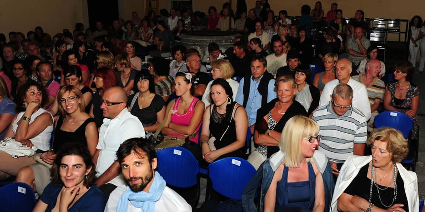 Zadar, 28.07.2011. snimio: Nenad Marčev
HIP HOP – JAZZ
SASKIA LAROO PROJECT (NL-USA-CRO- ITALY)
Saskia Laroo – trumpet, vocal
Warren Byrd – keyboards, vocal
MC Stewlocks Andy Ninvalle – rap, vocal
Daniel Guelli – bass guitar
Sin Banović – dr