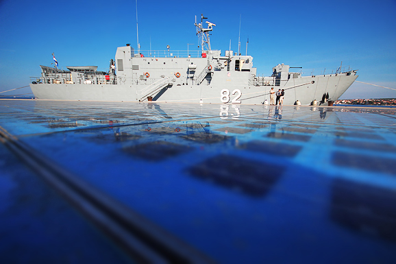 Polazak ratnog broda HRM-a sa zadarske rive (foto:Saša Čuka)