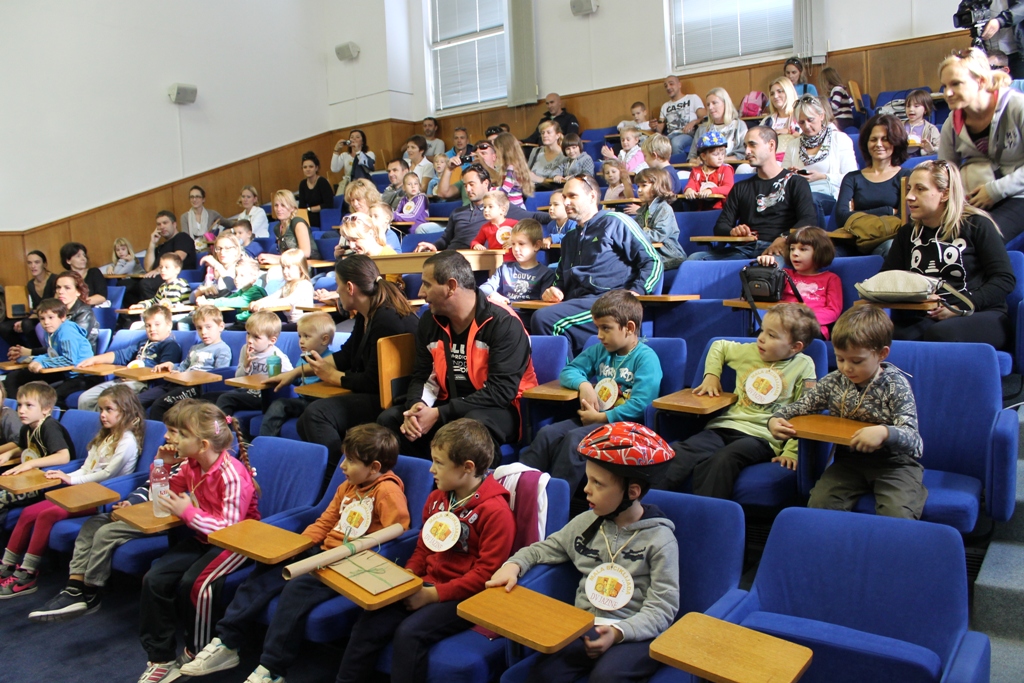 Djeca vrtića Jazine posjetila Gradsku upravu, foto: Grad Zadar Djeca vrtića Jazine posjetila Gradsku upravu, foto: Grad Zadar