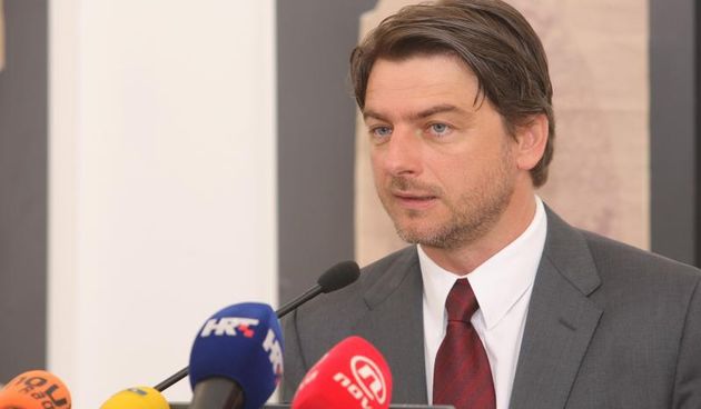 08.08.2013., Zadar – Na konferenciji za medije u Muzeju stakla ministar turizma Darko Lorencin iznio je dosadasnje turisticke rezultate. Konferenciji je nazocila i direktorica HTZ Meri Matesic. Photo: Dino Stanin/PIXSELL