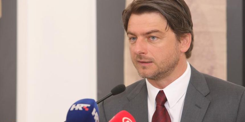 08.08.2013., Zadar – Na konferenciji za medije u Muzeju stakla ministar turizma Darko Lorencin iznio je dosadasnje turisticke rezultate. Konferenciji je nazocila i direktorica HTZ Meri Matesic. Photo: Dino Stanin/PIXSELL