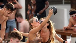 Zrće: Drugi dan Hideout festivala privukao je mnogobrojnu publiku na after beach party, Photo: Luka Stanzl/PIXSELL Zrće: Drugi dan Hideout festivala privukao je mnogobrojnu publiku na after beach party, Photo: Luka Stanzl/PIXSELL