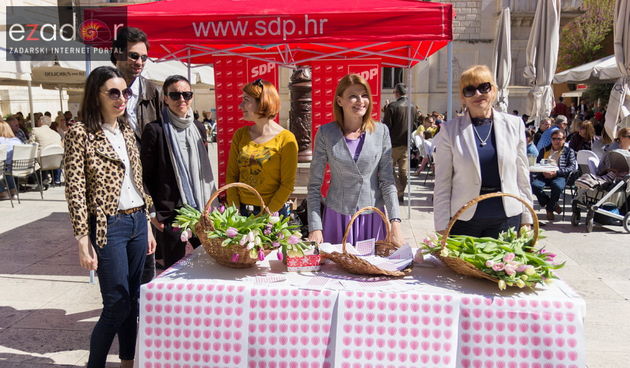 Forum žena SDP- Omiljeno cvijeće Ane Rukavine. Đir po gradu 8. travnja 2017.