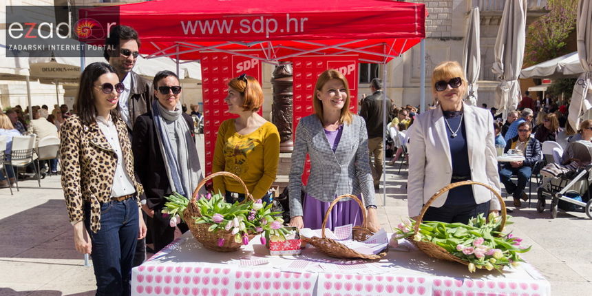 Forum žena SDP- Omiljeno cvijeće Ane Rukavine. Đir po gradu 8. travnja 2017. Forum žena SDP- Omiljeno cvijeće Ane Rukavine. Đir po gradu 8. travnja 2017.